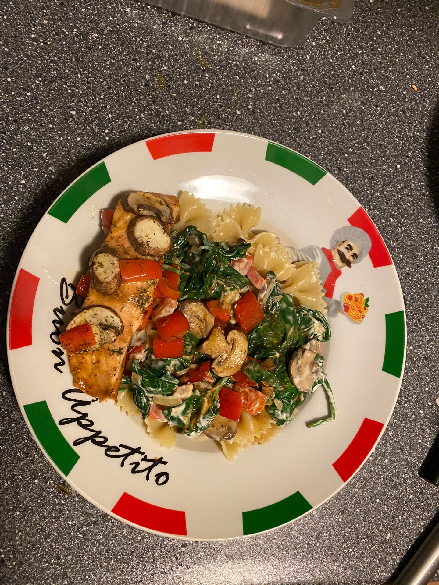 Pasta met garnalen, spinazie en tomaat