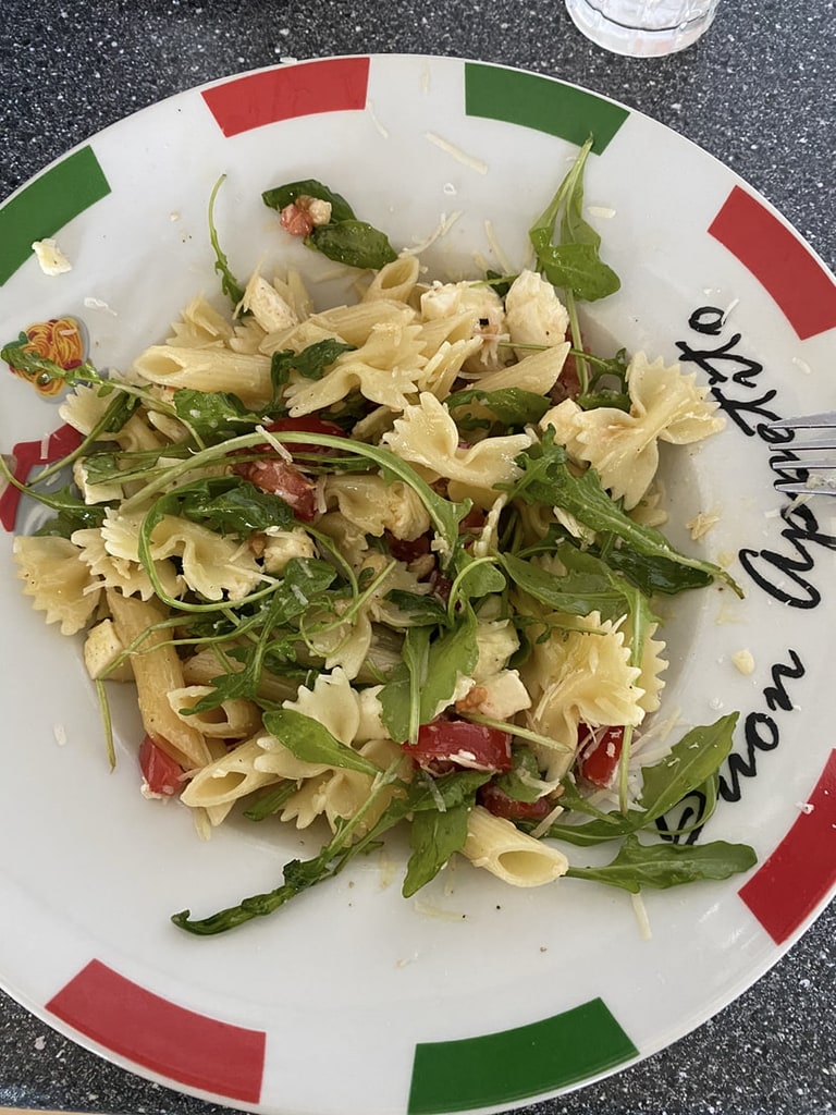 Pasta met sperziebonen, kip en kruiden